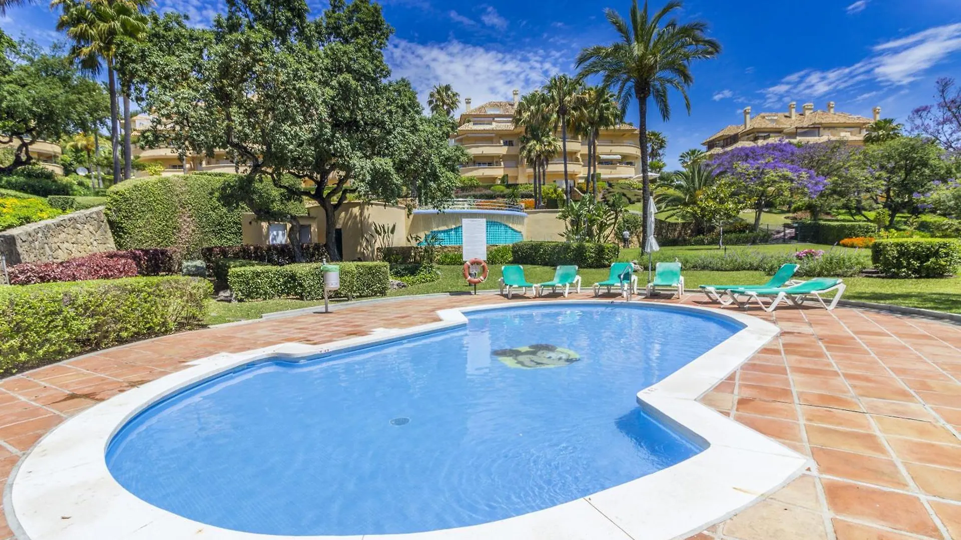 Cubo\'S Apartamento Boutique Elviria Hills Marbella contacts